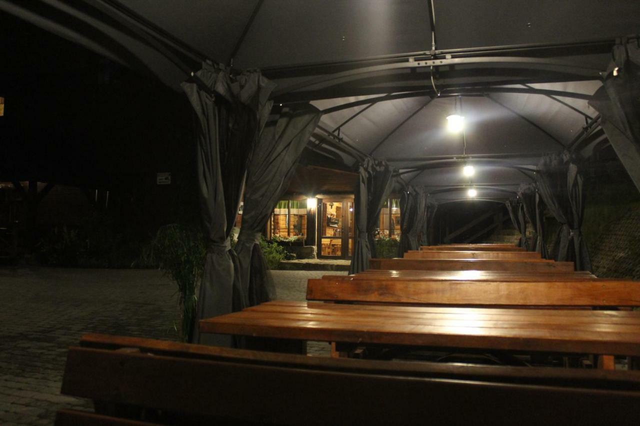 Bieszczadzkie Wrota Lasu Hotel Steznica  Buitenkant foto