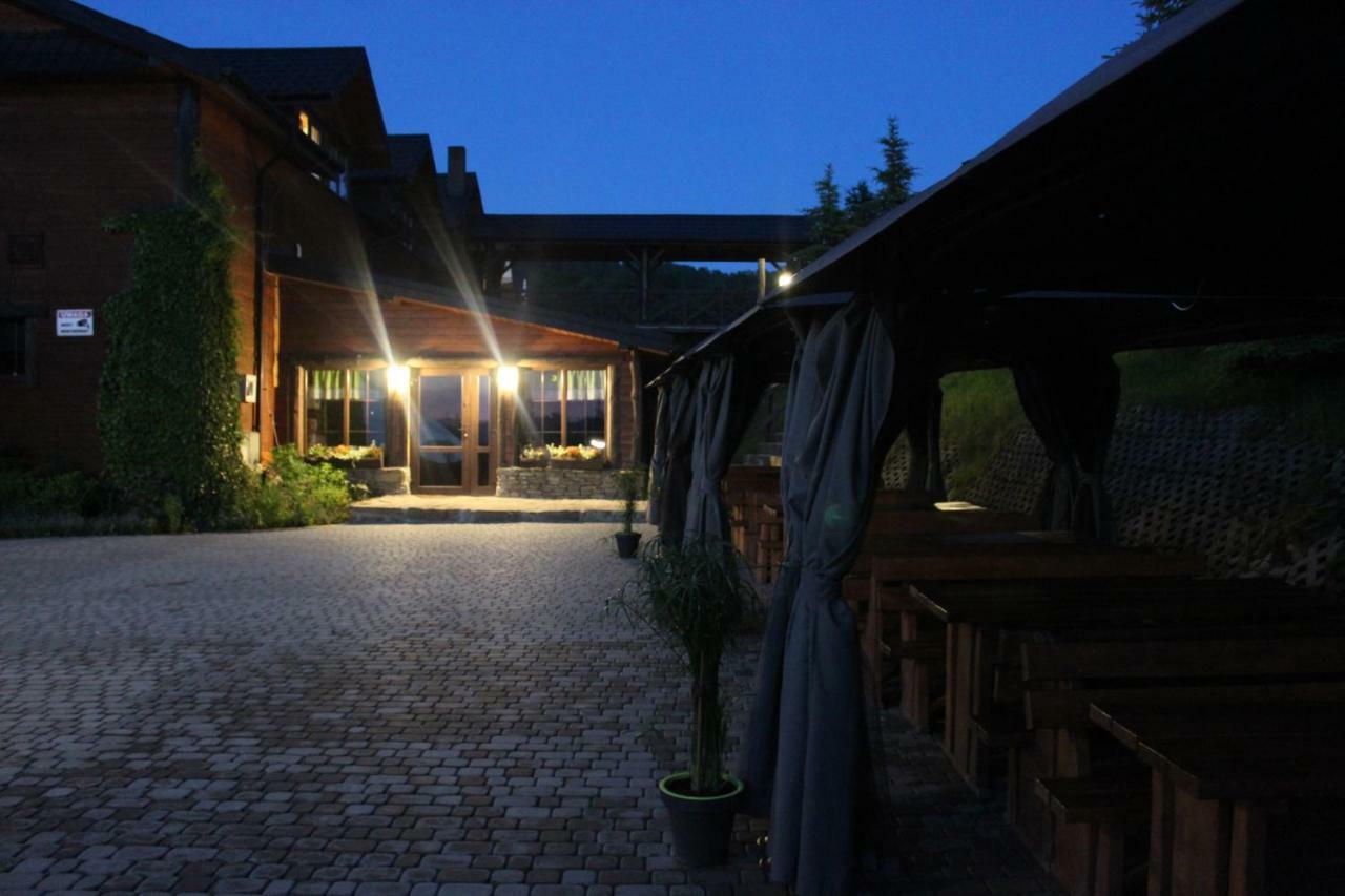 Bieszczadzkie Wrota Lasu Hotel Steznica  Buitenkant foto